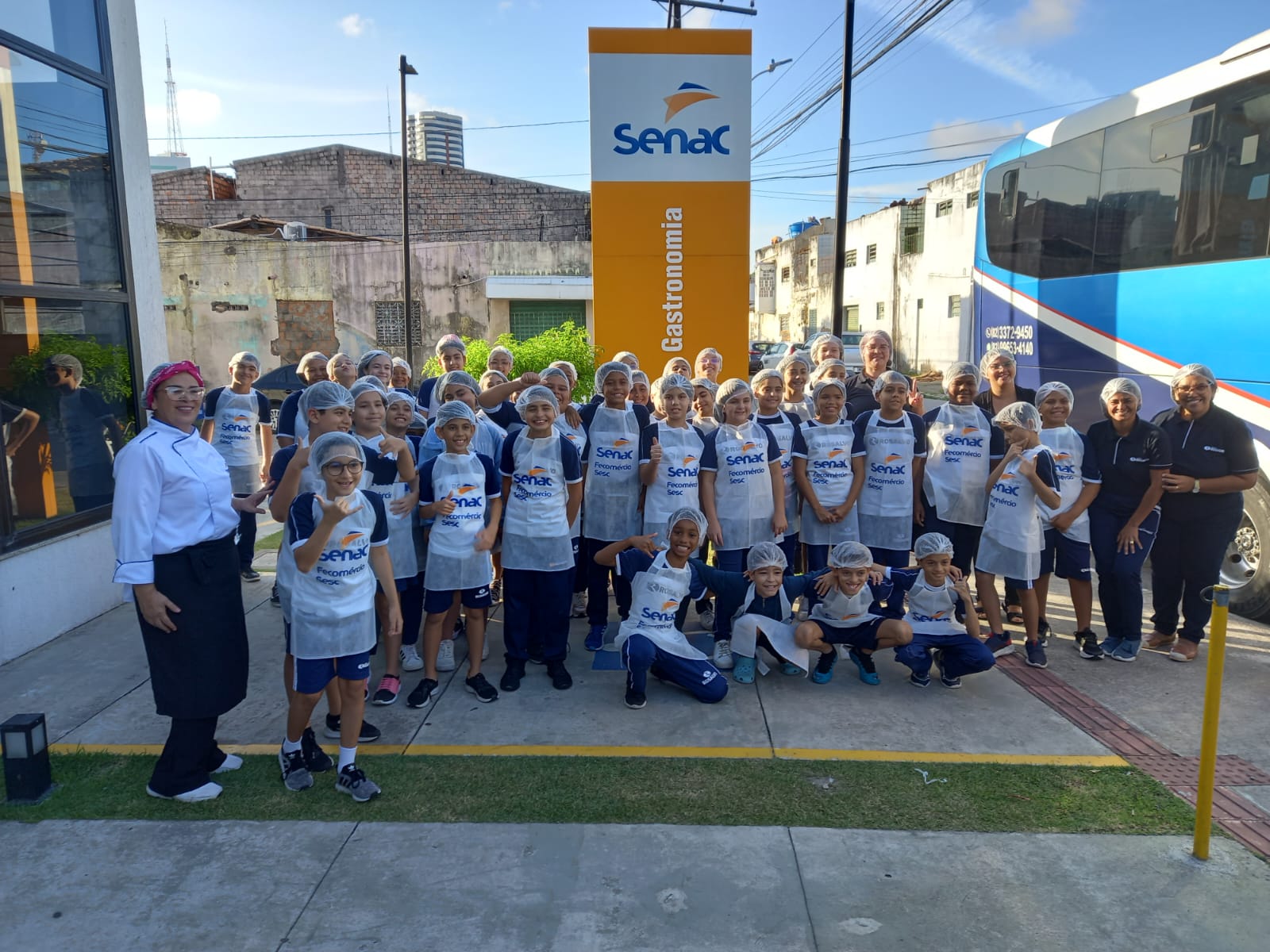 Alunos do Colégio Rosalvo visitam Centro de Gastronomia do Senac Alagoas e vivenciam momentos de lazer e aprendizado