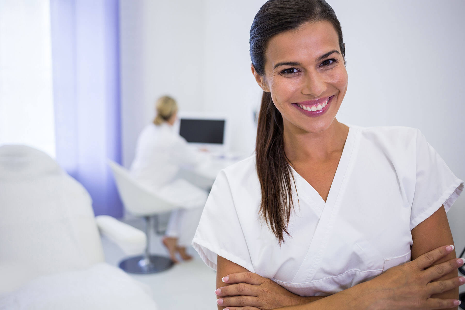 portrait-dentist-standing-with-arms-crossed