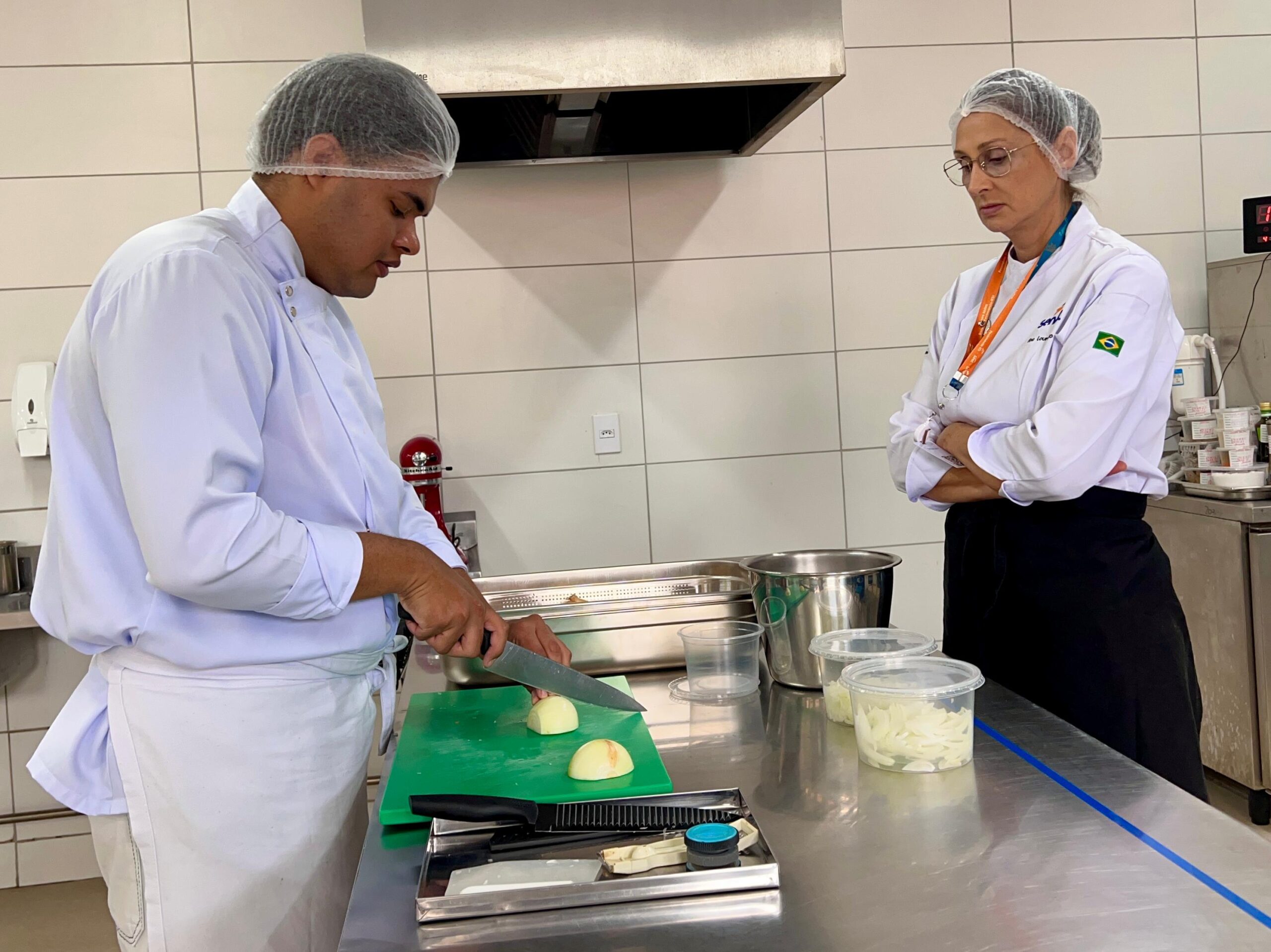 Com acompanhamento da expert, representante alagoano nas Competições Senac de Educação Profissional 2025 reforça treinamento para disputa nacional