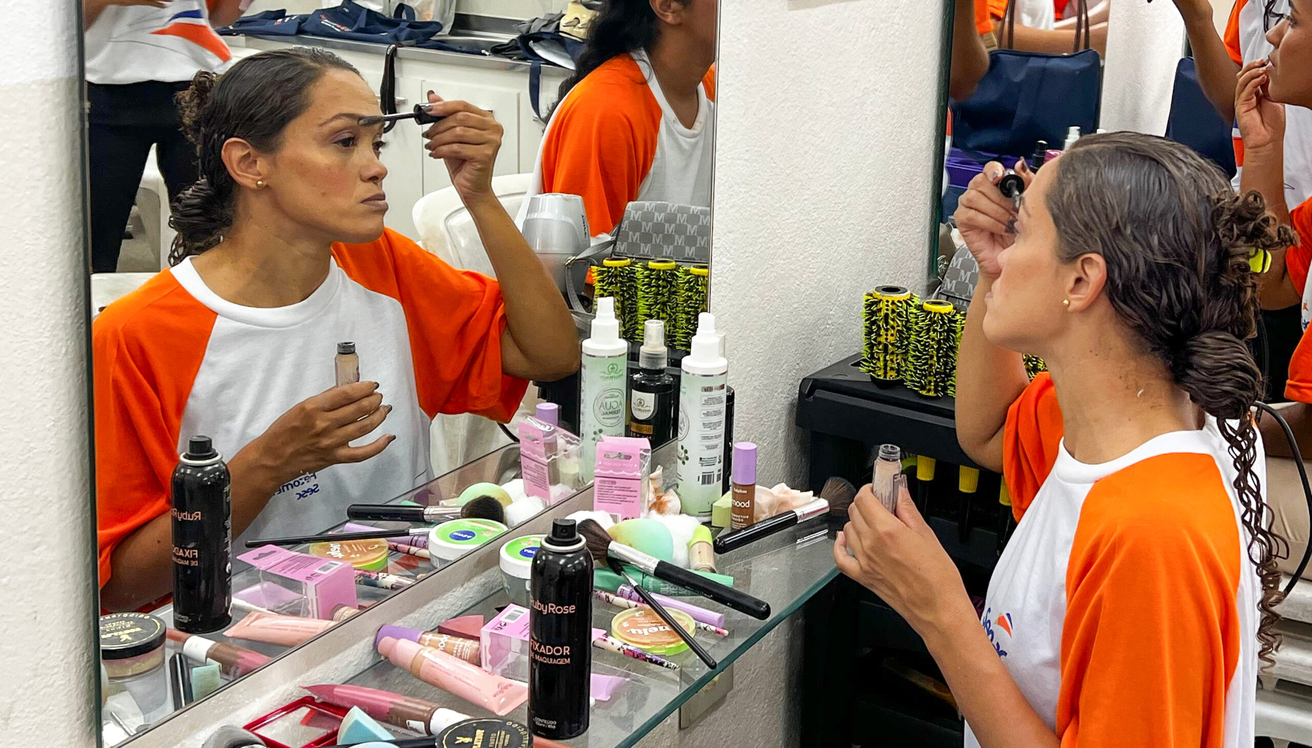 Beleza que transforma: Senac e Amigos do Bem qualificam mulheres do Sertão Alagoano no segmento da maquiagem profissional