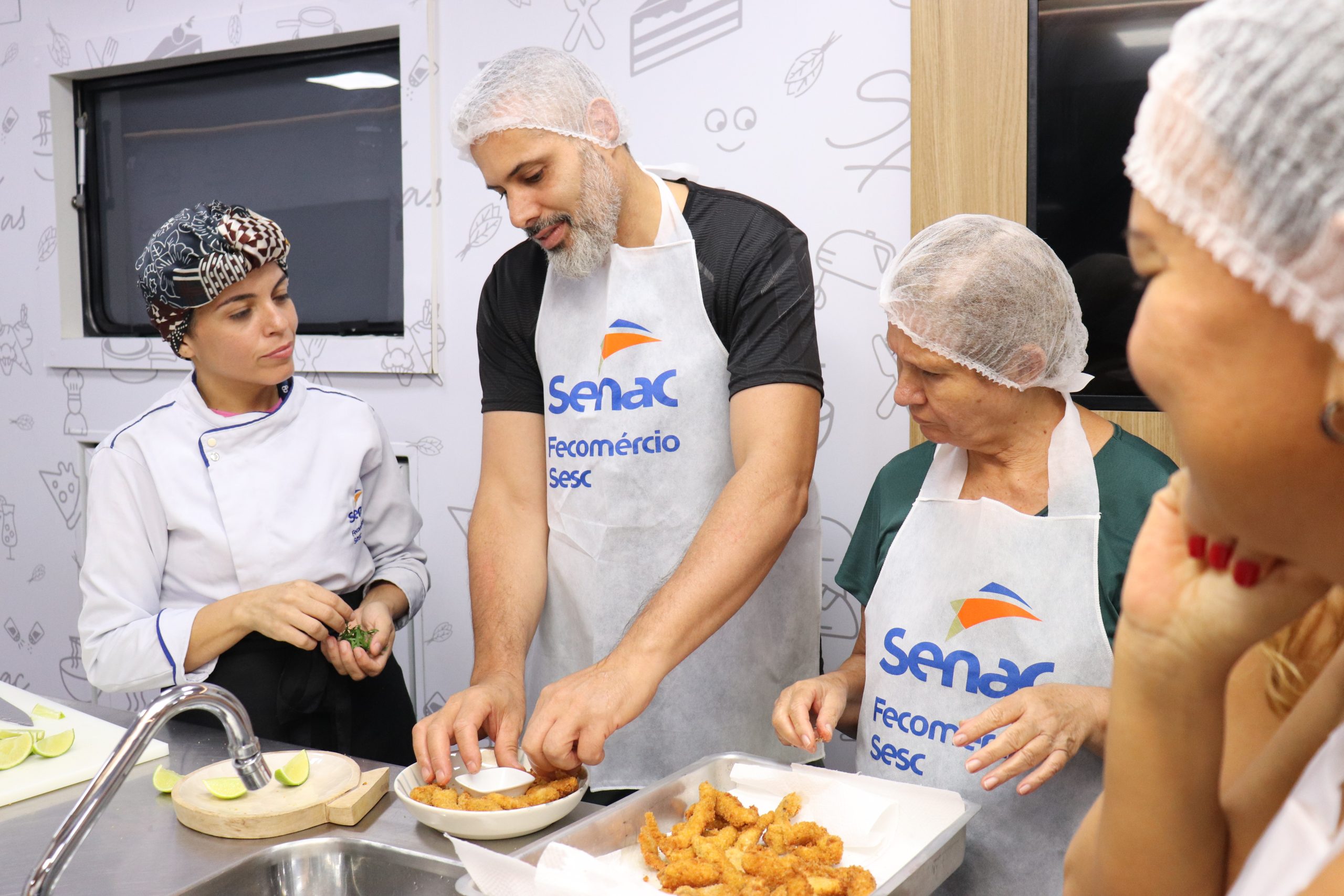 Valorizando a culinária regional, Senac Alagoas qualifica 121 alunos em oficinas gastronômicas durante a Artnor 2026