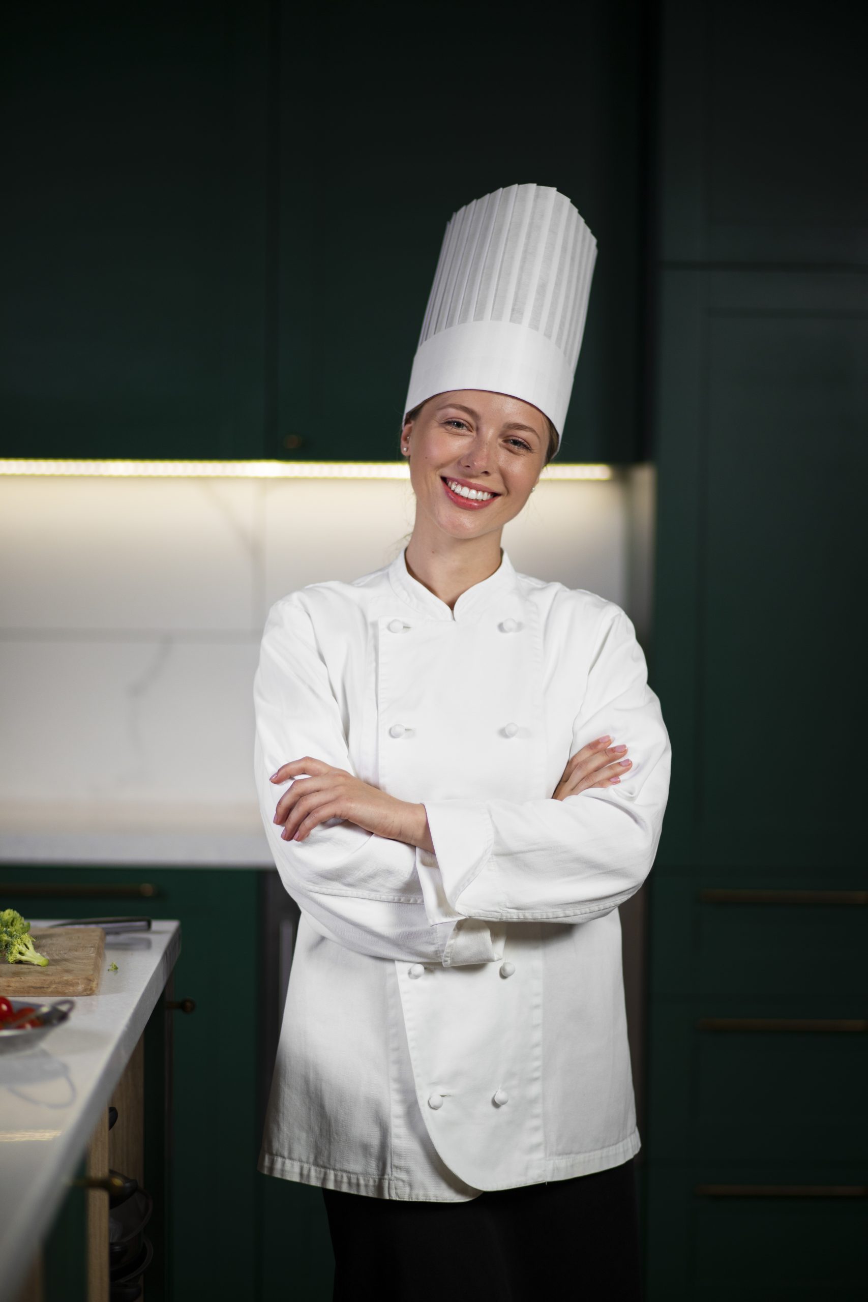 front-view-smiley-woman-posing-indoors